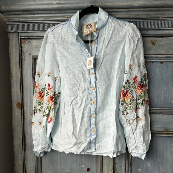 Chasing Unicorns Pale Blue Embroidered Top Size L NWT - Picture 1 of 9
